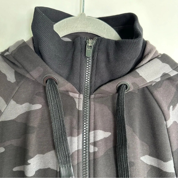 Athleta Black & Gray Camo Triumph Hoodie Zip Up Jacket Size Small Camouflage - Picture 3 of 12